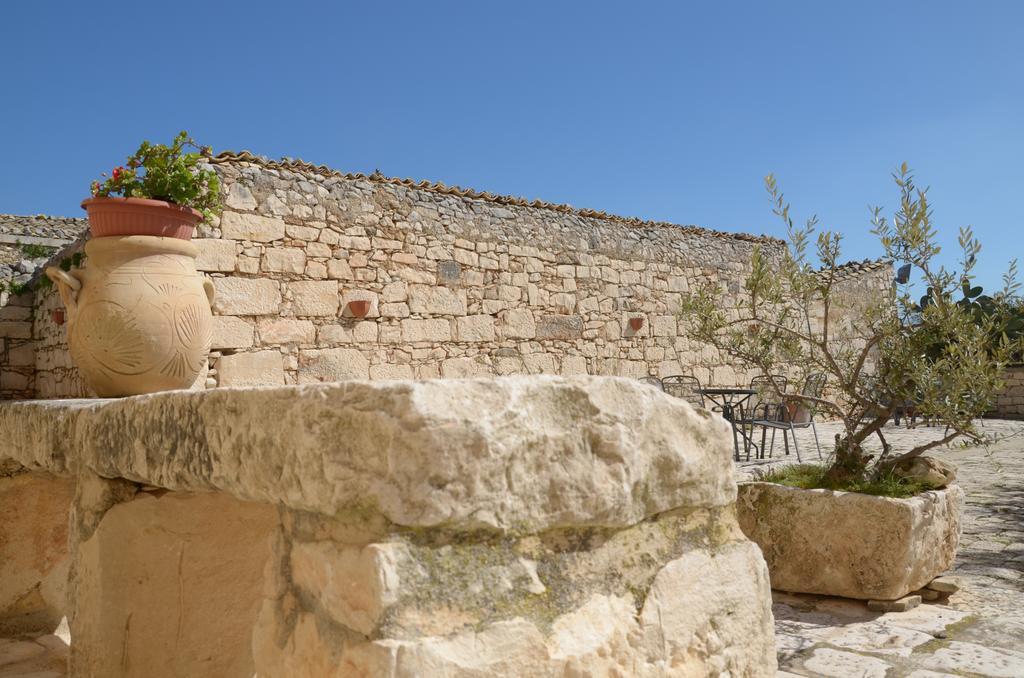 Casina Di Grotta Di Ferro Guest House Santa Croce Camerina Luaran gambar