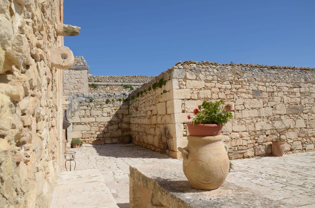 Casina Di Grotta Di Ferro Guest House Santa Croce Camerina Luaran gambar