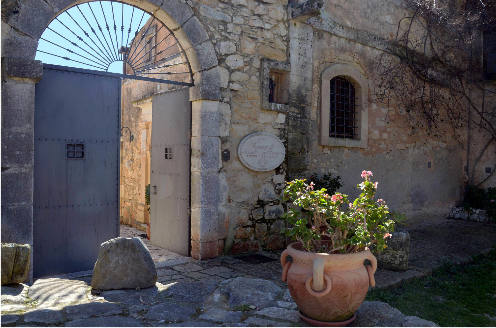 Casina Di Grotta Di Ferro Guest House Santa Croce Camerina Luaran gambar